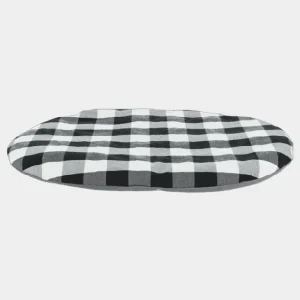 Cojín de Descanso para Perros de Fácil Lavado en Diseño a Cuadros Cojín para perros ovalado en patrón de cuadros blanco y negro, destacando su diseño moderno y su facilidad de limpieza para la comodidad de las mascotas