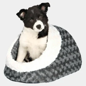 Cachorro Disfrutando de su Nueva Cama Cueva de Lujo Cachorro de Border Collie acurrucado cómodamente en una cama cueva para perros pequeños, con interior de felpa suave en tonos grises y blancos, ideal para el descanso y la relajación