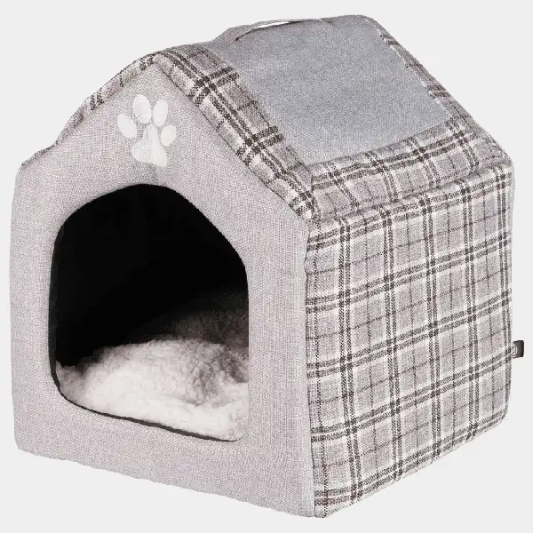 Cama cueva para perros Trixie con diseño de cuadros y almohadilla de felpa blanca, ideal para perros pequeños, mostrando una huella en la entrada