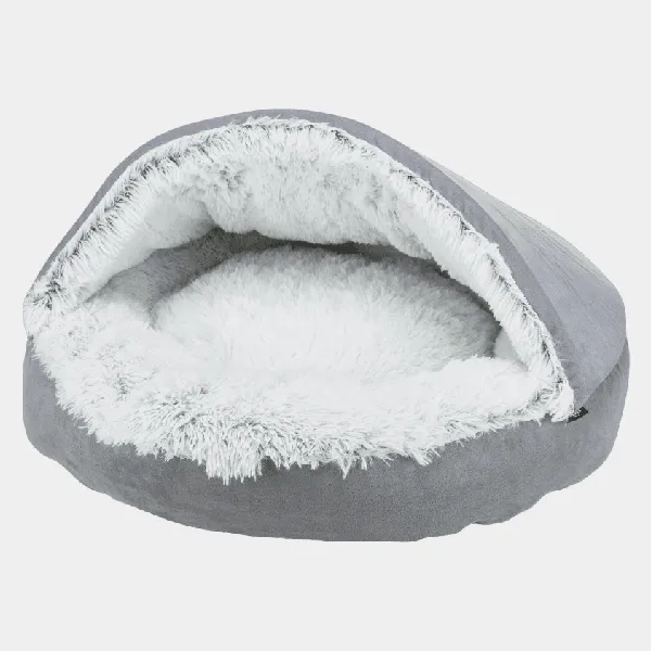 Cueva iglú de peluche para perros pequeños en tonos grises con interior de felpa blanca, ideal para el descanso y la comodidad del mejor amigo del hombre