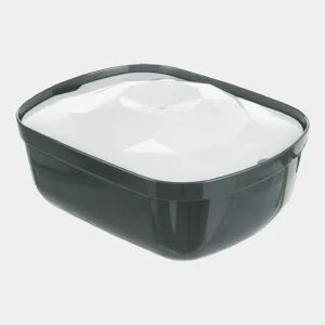 Bebedero automático para mascotas de color negro con diseño moderno y depósito de agua transparente, ideal para mantener hidratadas a tus mascotas de forma continua