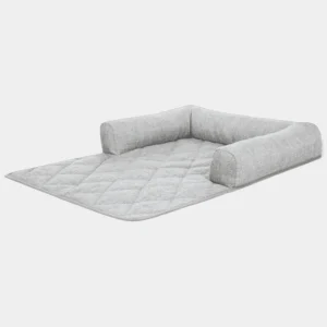 Protector de sofá para perros en color gris claro con acolchado y bordes elevados para máxima protección del mobiliario