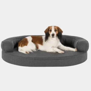 Sofá para perros grandes de color gris con espacio amplio, mostrando un perro relajado y cómodo