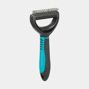 Peine quita nudos para perros con mango ergonómico negro y detalles en azul, ideal para el desenredado del pelaje canino