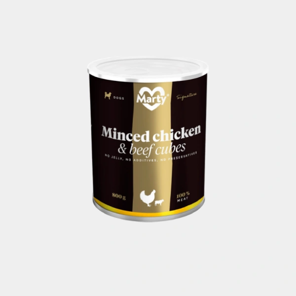 Lata de carne enlatada para perros MARTY mostrando cubos de pollo y carne vacuna, sin conservantes ni aditivos, 800g