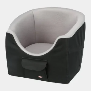 Asiento elevado para perros de color negro y gris, diseñado para el confort y seguridad del viaje en coche, con un bolsillo lateral práctico y bordes suaves que protegen y acunan a tu mascota