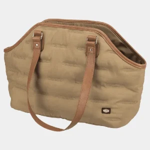 Bolsa de transporte para cachorros de color beige con detalles de cuero marrón y etiqueta de marca Trixie, combinando funcionalidad y moda para el traslado seguro y cómodo de tu pequeño amigo