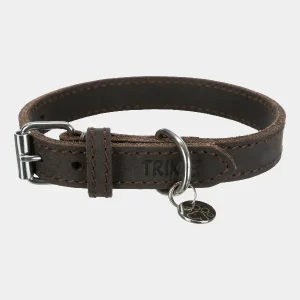 Collar de piel marrón oscuro Trixie con detalles de costura en contraste y charm de huella, ideal para perros que buscan estilo y durabilidad
