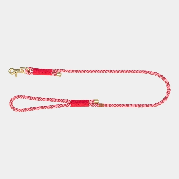 Correa tejida para perros en color rojo con enganche de gatillo dorado, diseño robusto y estilizado para paseos seguros y cómodos