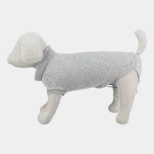 Jersey de lana para perros en color gris con diseño ajustado Perro modelo con jersey de lana gris, diseñado para proporcionar calidez y comodidad, con ajuste perfecto para mantener a tu mascota abrigada durante los días fríos