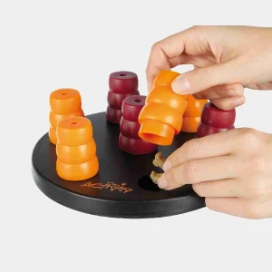 Juego interactivo Dog Activity para perros pequeños, con conos de colores donde se esconden premios