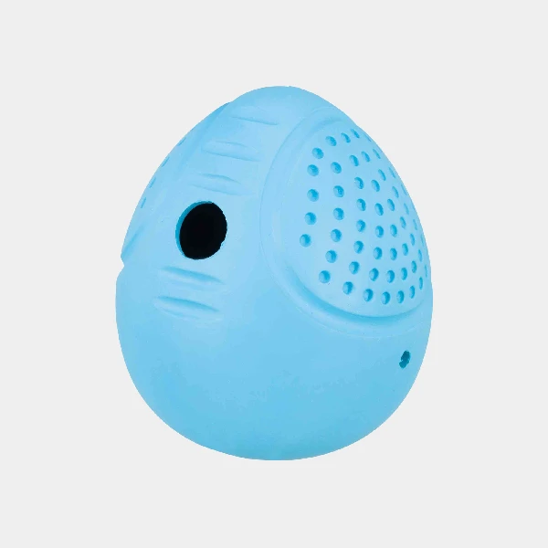 Juguete de caucho para perros en color azul, diseñado con aperturas para rellenar con snacks, ideal para mantener a los perros entretenidos y activos