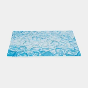 Alfombra refrigerante para perros con diseño de hielo azul, fabricada en cerámica barnizada, proporciona frescura natural y es antideslizante.