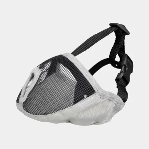 Bozal de malla diseñado para perros de hocico corto, fabricado en poliéster resistente, con ajuste continuo y malla transpirable para mayor comodidad y seguridad