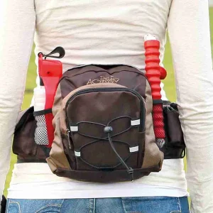 Persona usando una riñonera adiestramiento canino Multi Belt con múltiples compartimentos y accesorios para paseos y entrenamientos de perros