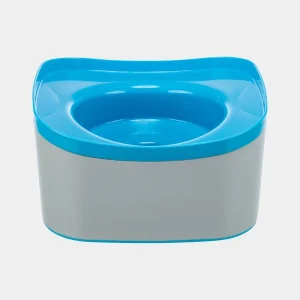 Bebedero antisalpicaduras para perros en color azul y gris, diseñado para evitar derrames y mantener el área de alimentación limpia y seca