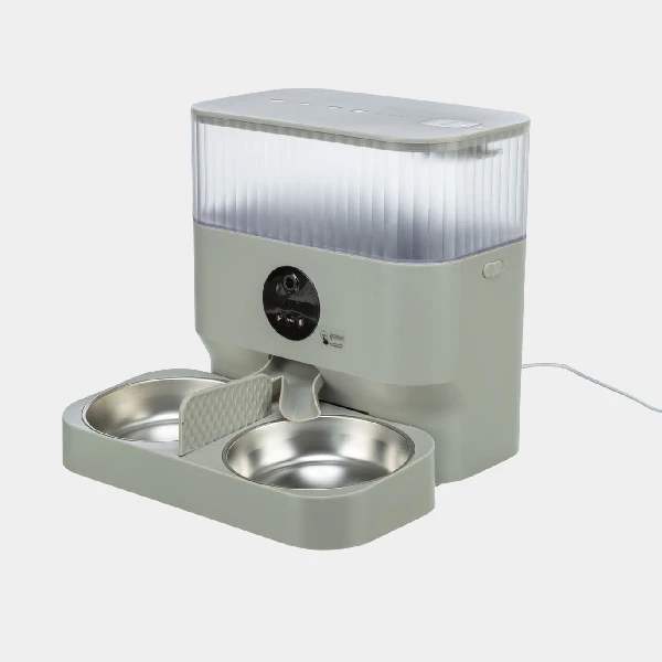 Comedero para perros doble con cuencos de acero inoxidable extraíbles, base antideslizante y separador central, ideal para alimentar a dos mascotas simultáneamente.